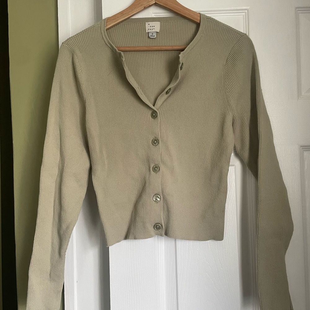 a new day Beige Ribbed Button-Up Cropped Cardigan